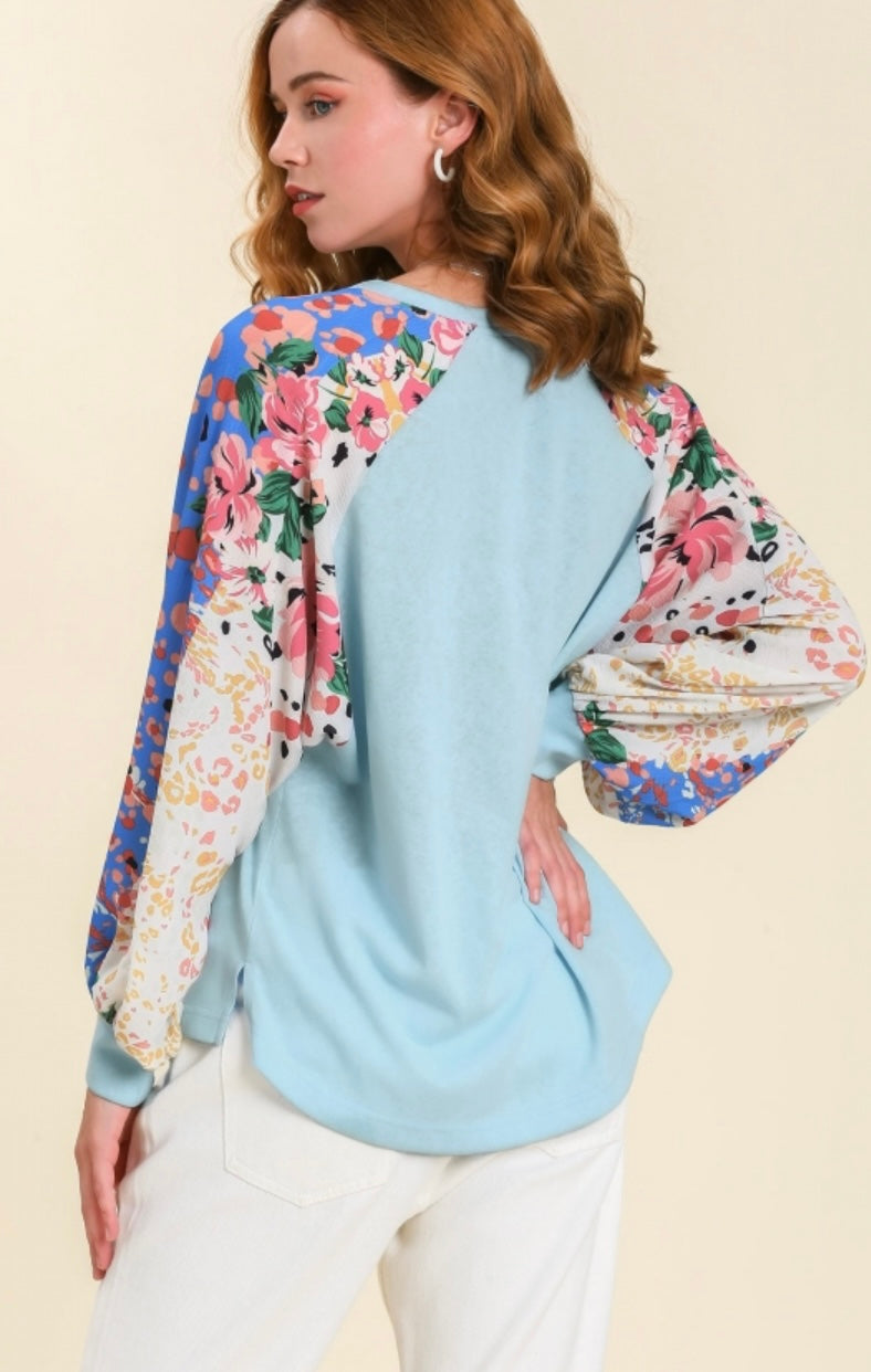 Umgee baby blue floral patterned sleeve